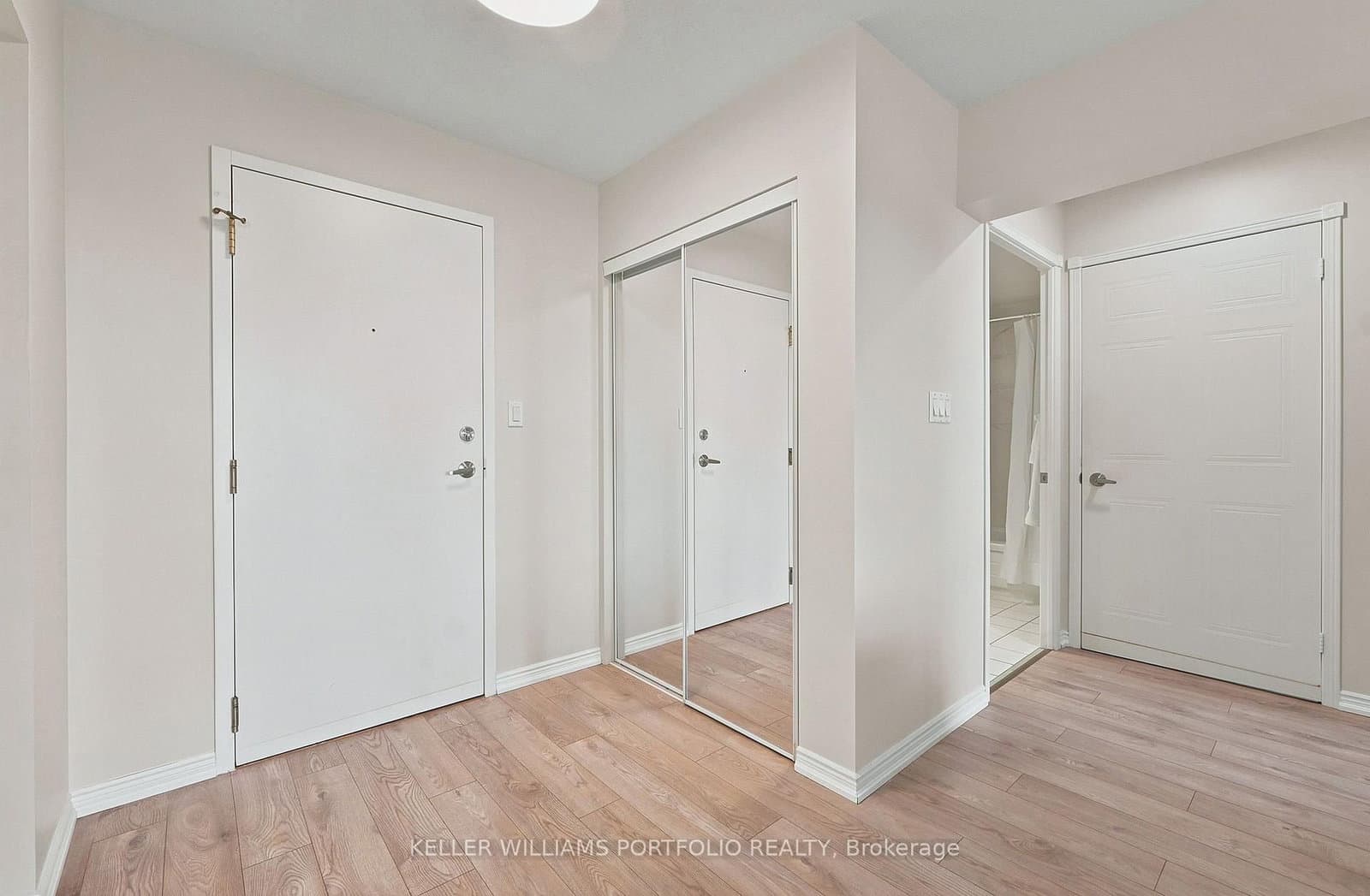 135 Hillcrest Avenue, Unit 605 thumbnail 5