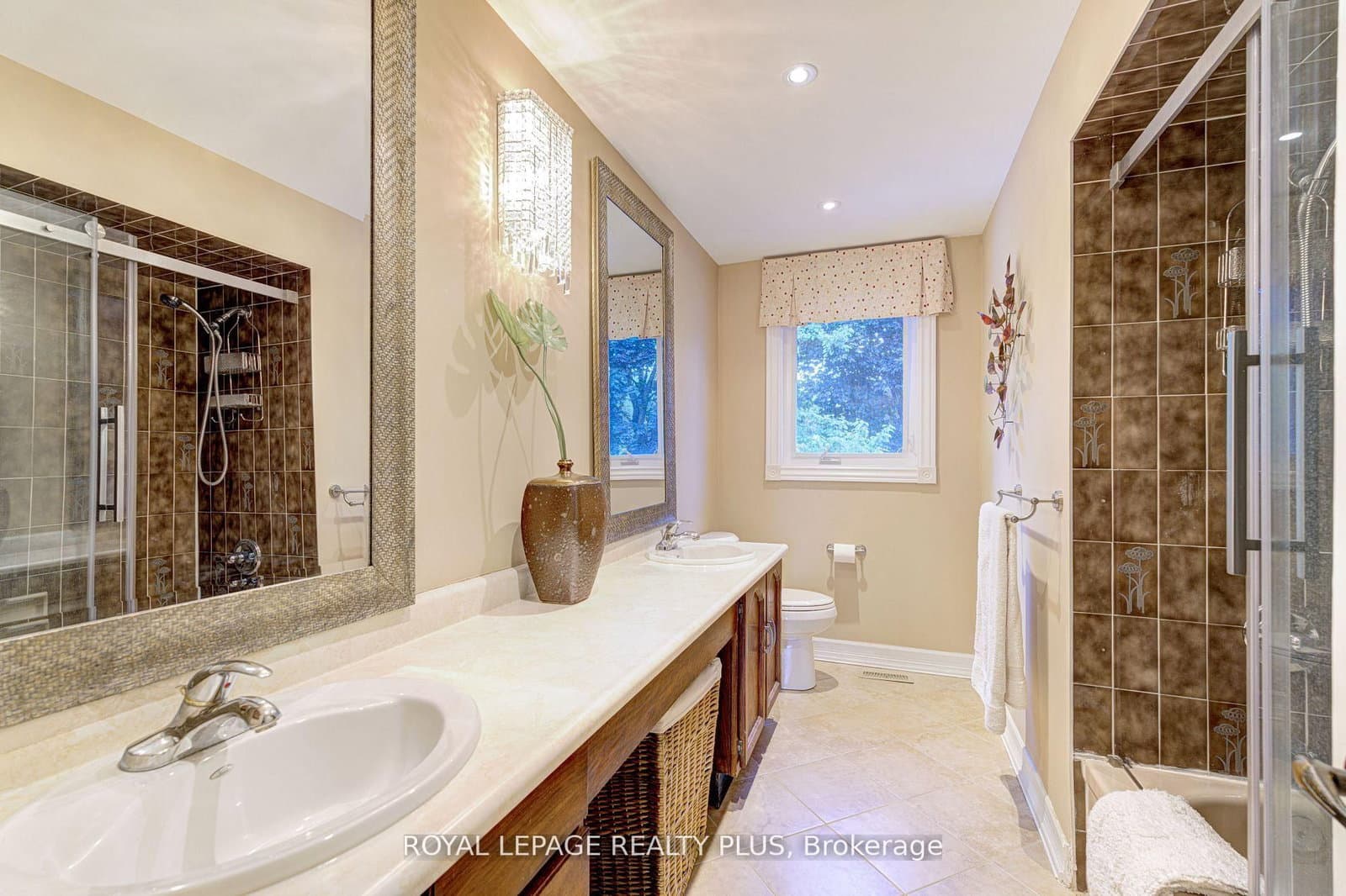 1760 Featherston Court thumbnail 32