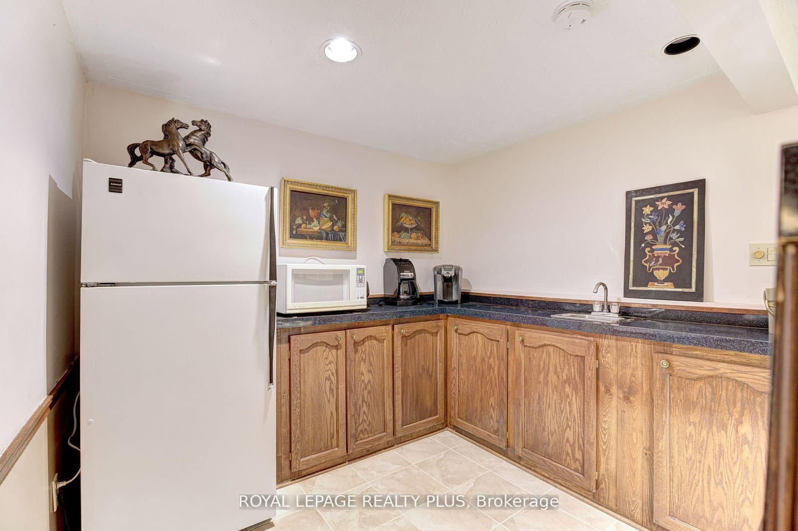 1760 Featherston Court thumbnail 44