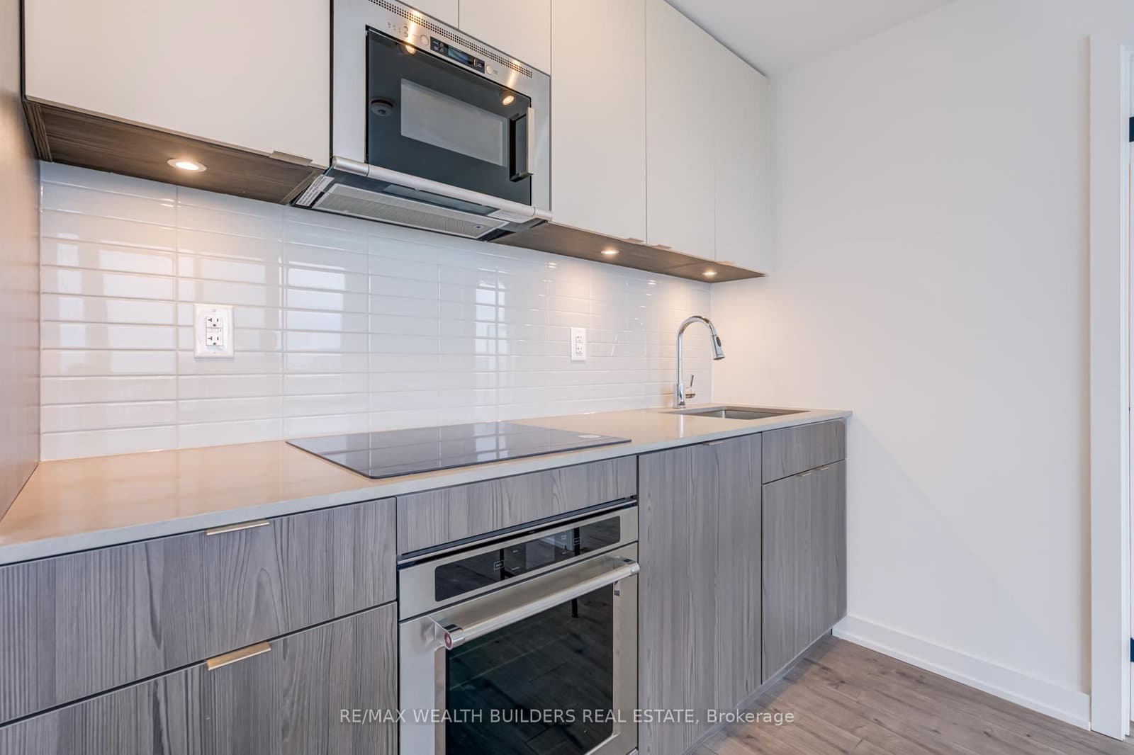 220 Missinnihe Way, Unit 714 thumbnail 18