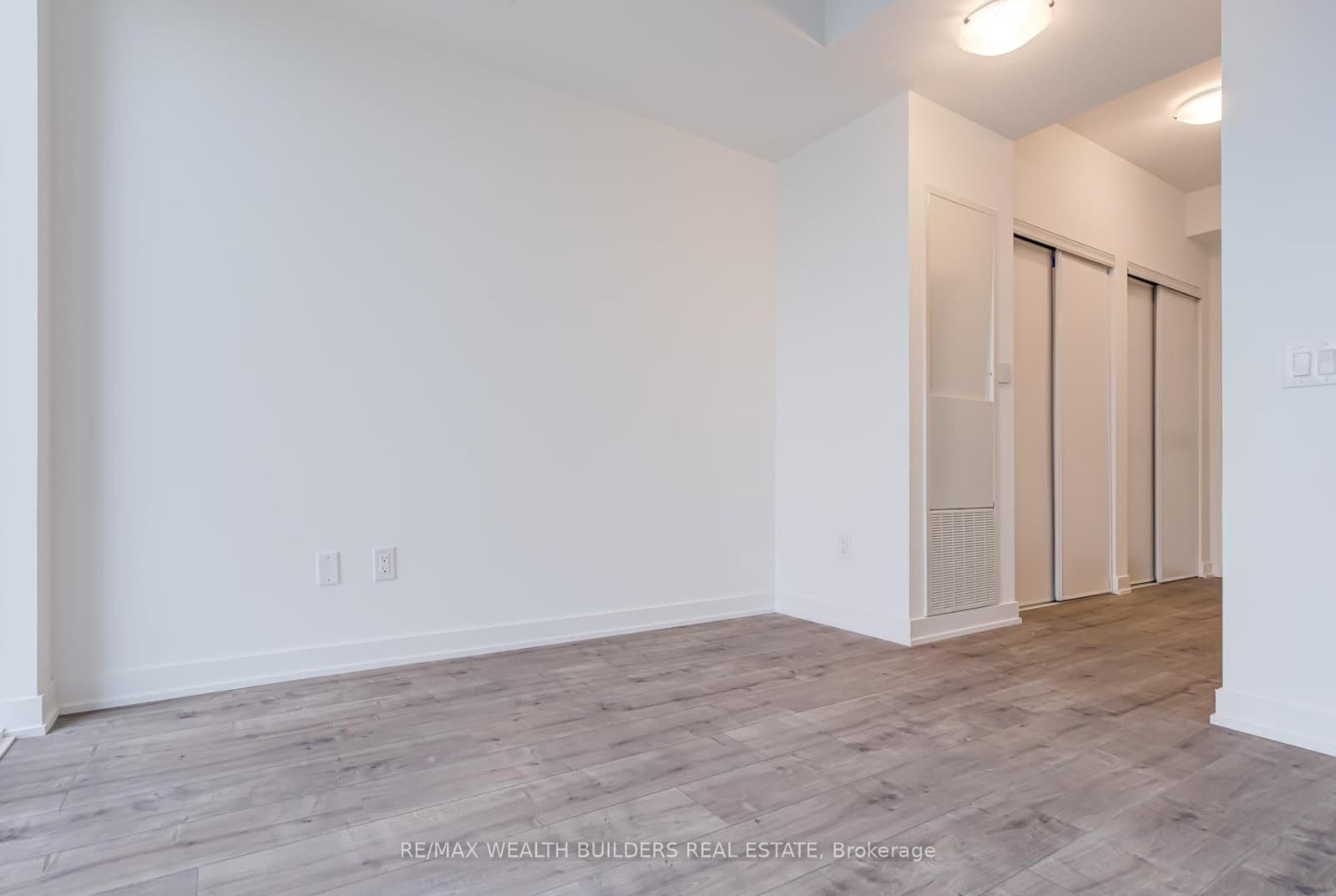 220 Missinnihe Way, Unit 714 thumbnail 5
