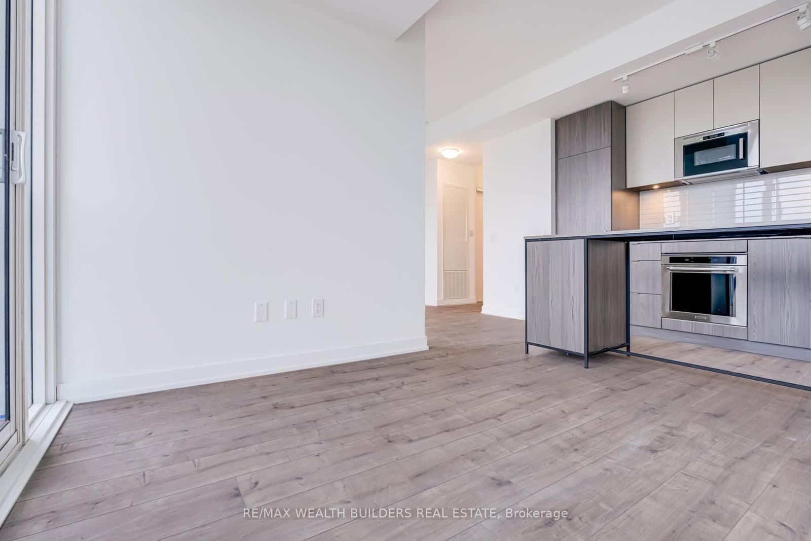 220 Missinnihe Way, Unit 714 thumbnail 8