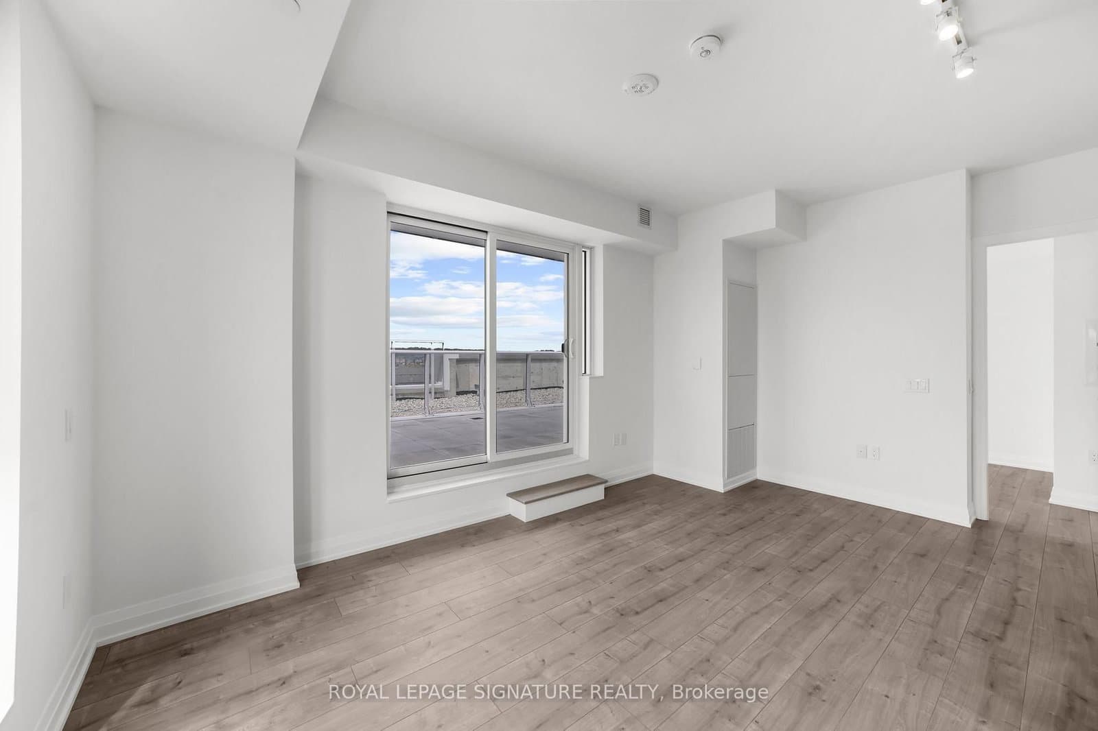 412 Silver Maple Road, Unit 716 thumbnail 7