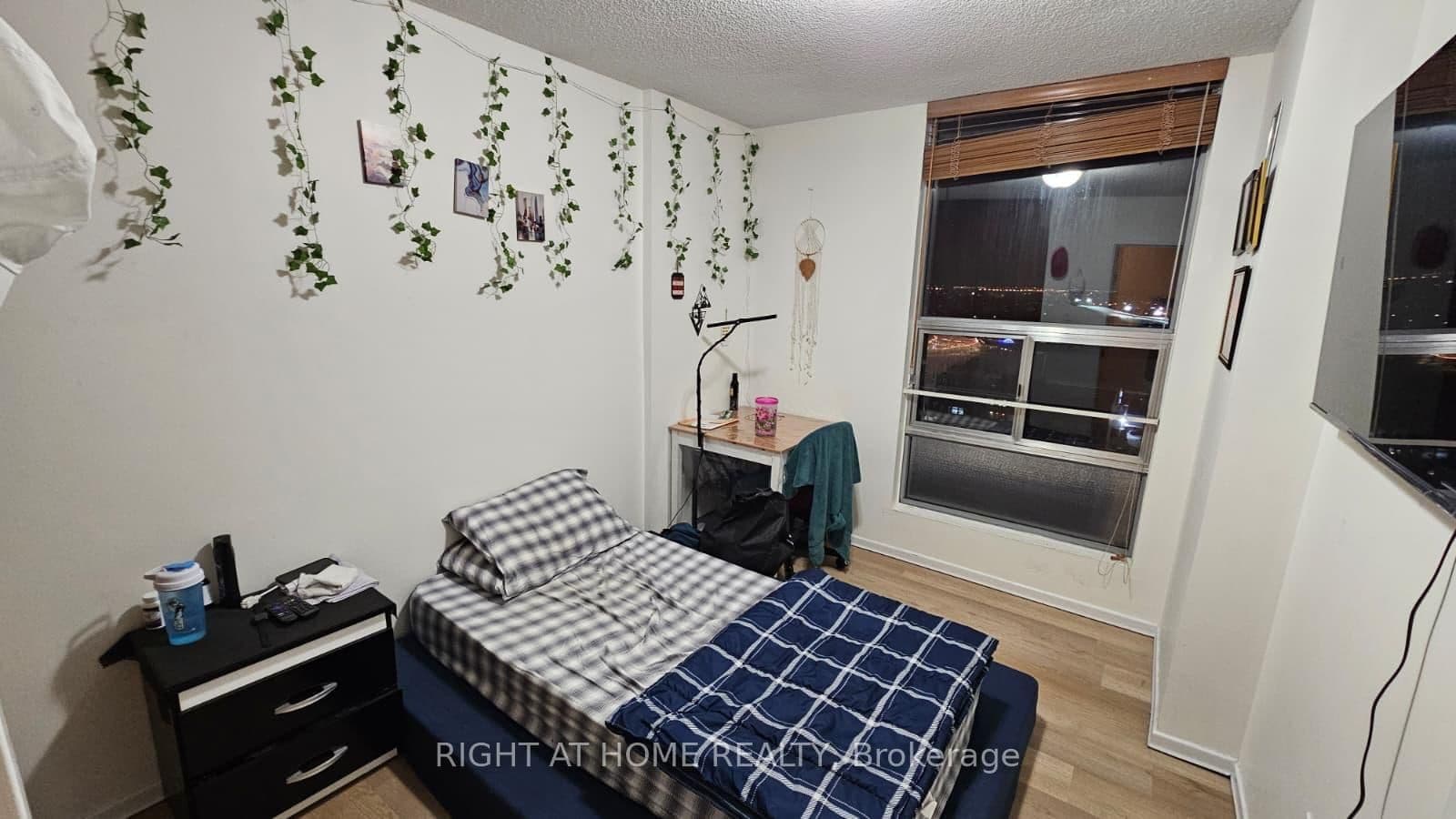 25 Kensington Road, Unit 1912 thumbnail 12