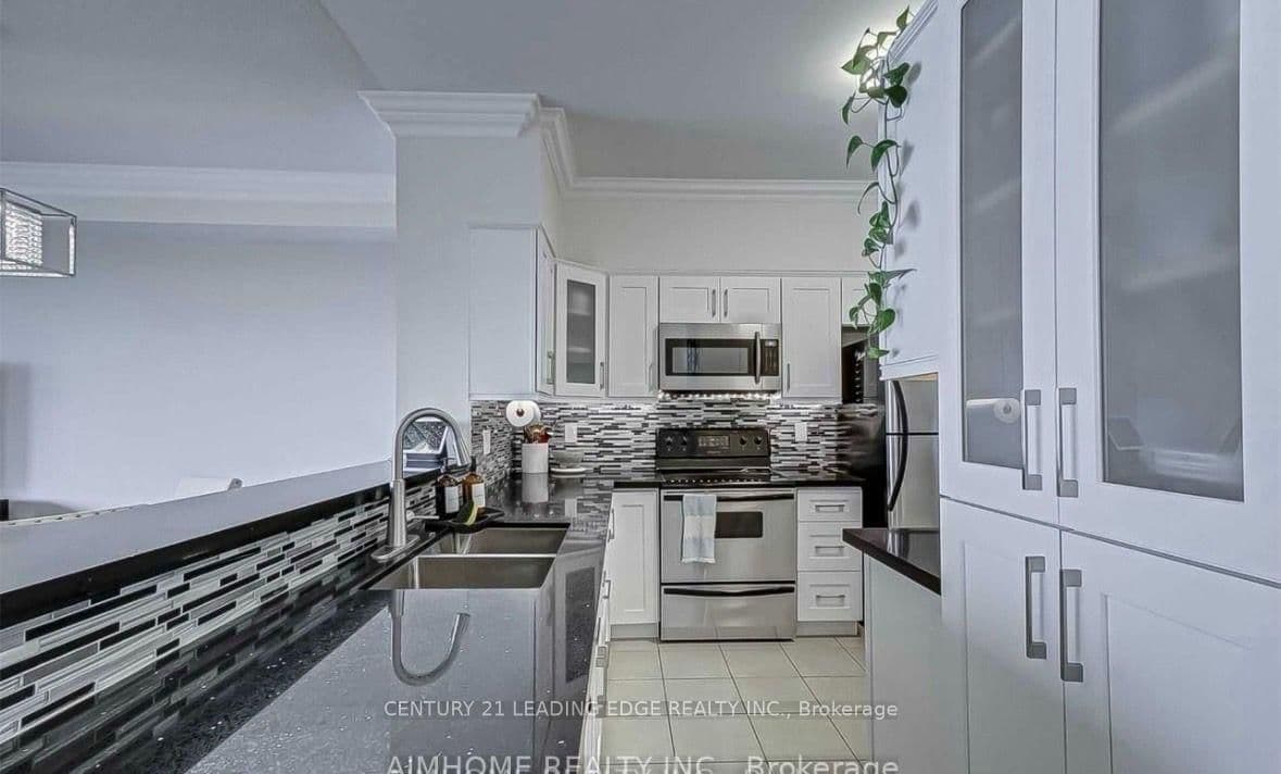 2119 Lakeshore Boulevard W, Unit 607 thumbnail 9