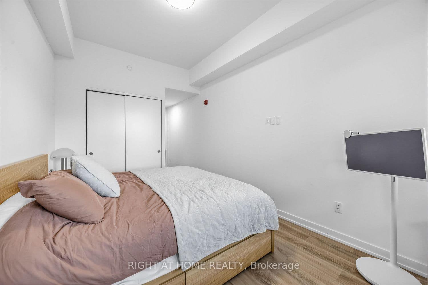 722 Marlee Avenue, Unit 206 thumbnail 14