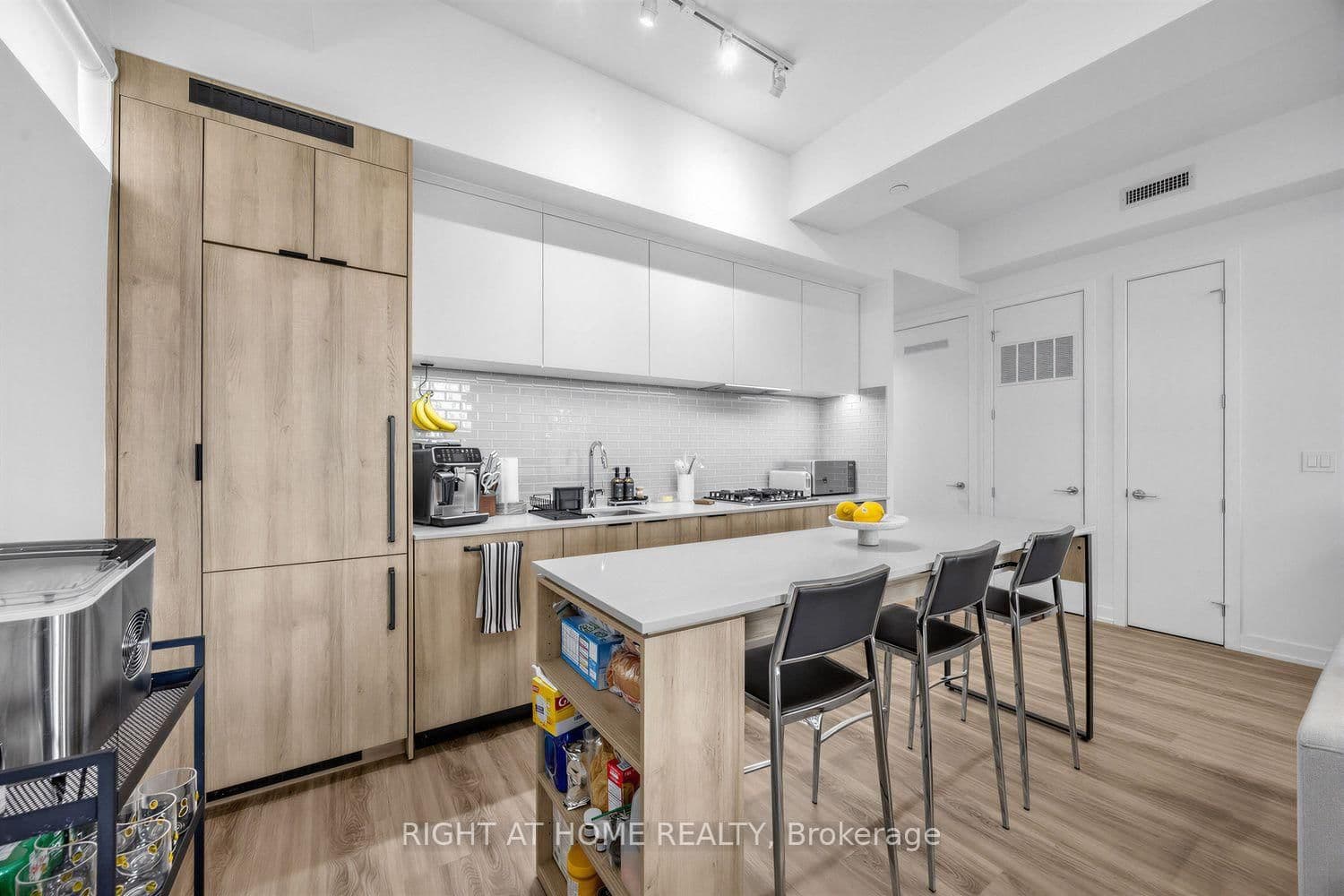 722 Marlee Avenue, Unit 206 thumbnail 6