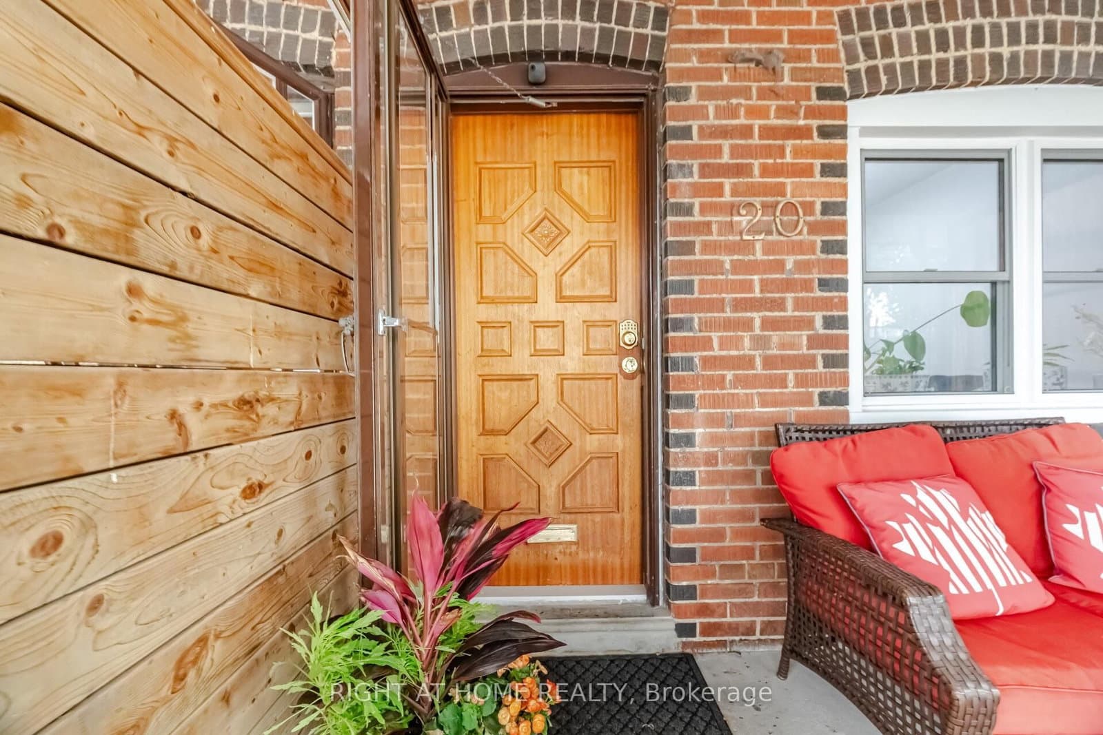 20 Rockwell Avenue thumbnail 2