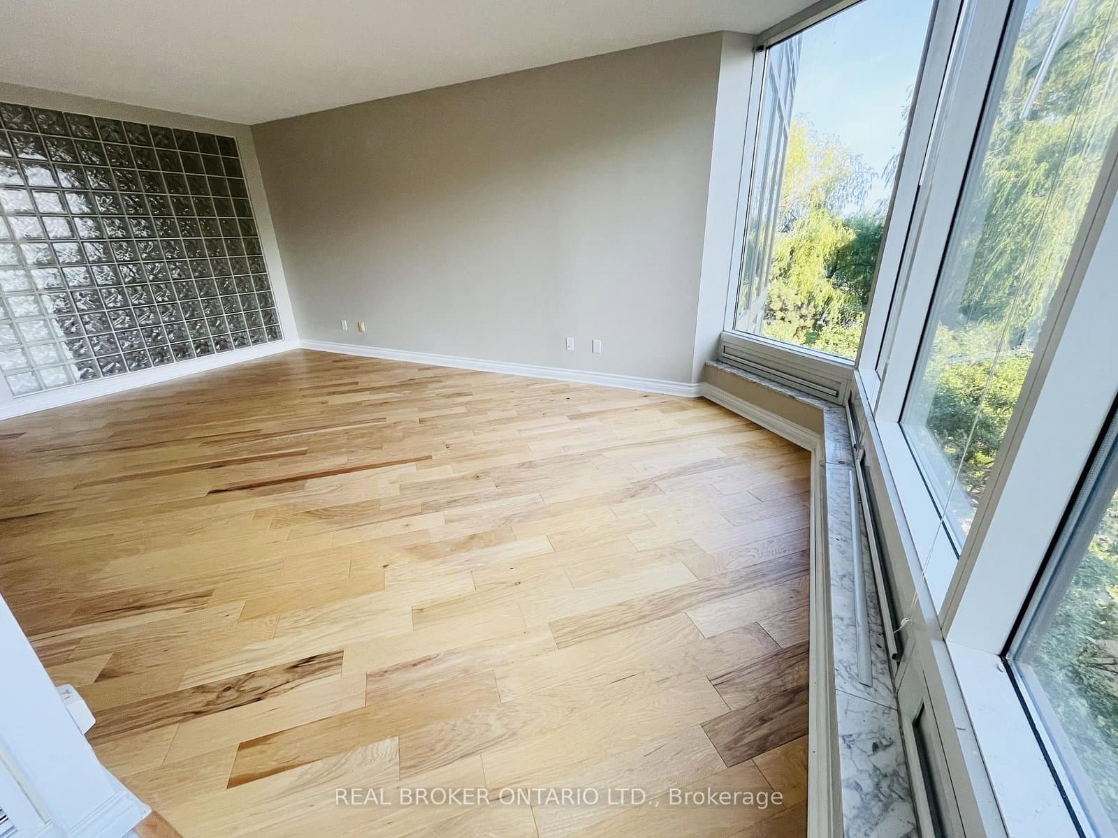 1 Palace Pier Court, Unit 304 thumbnail 16
