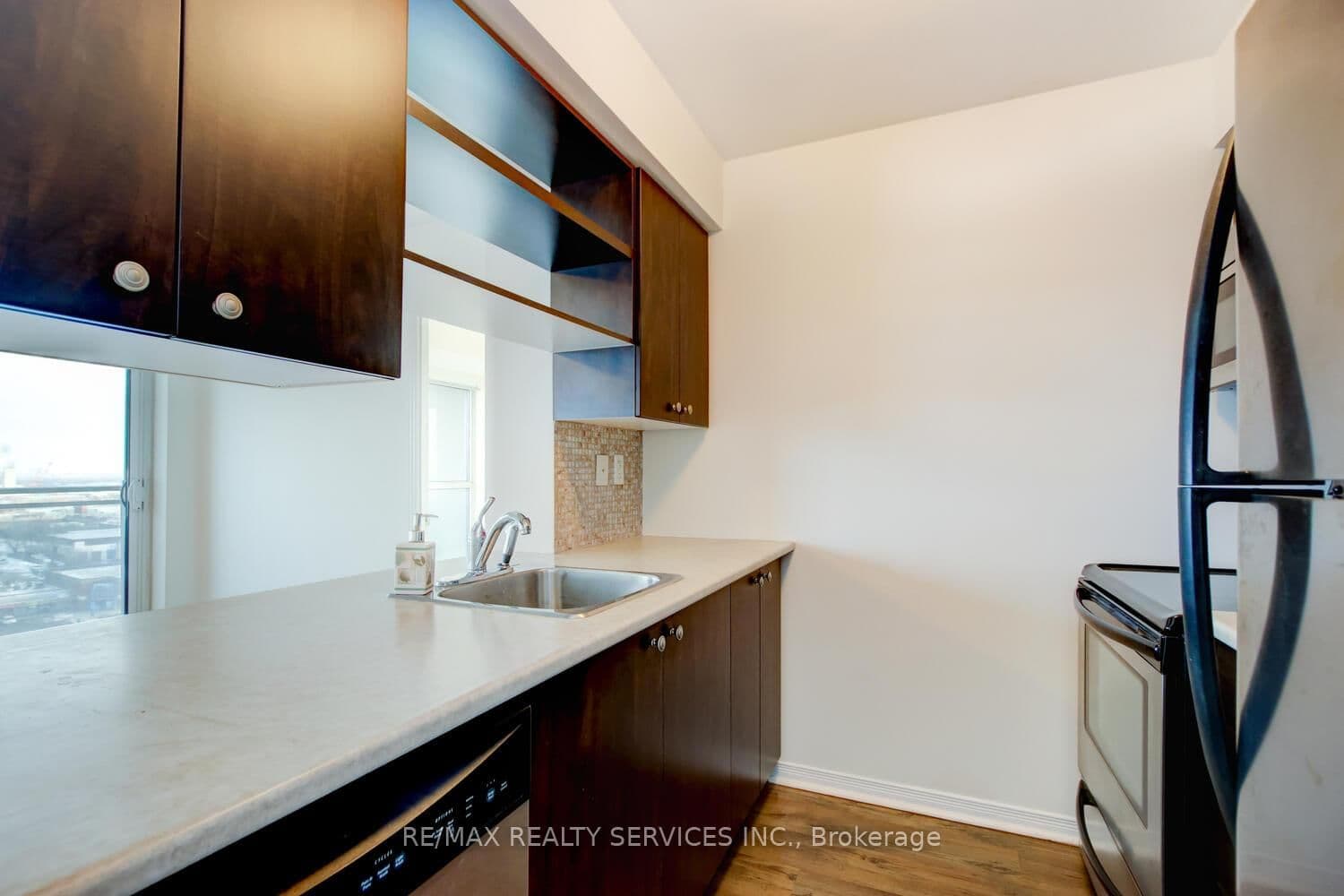 215 Queen Street E, Unit 1103 thumbnail 10
