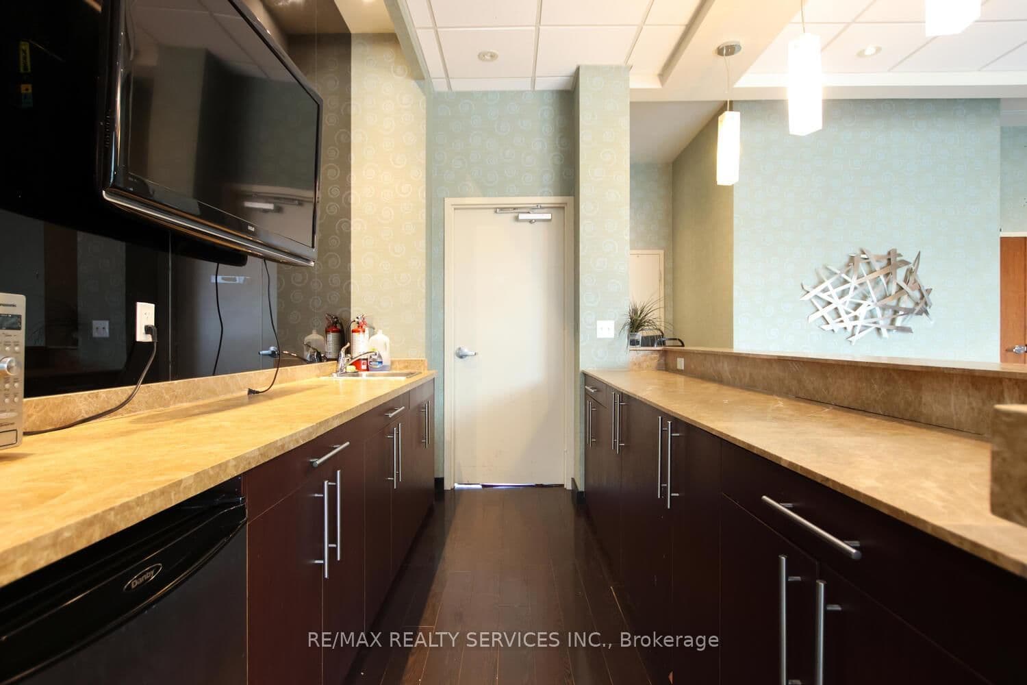 215 Queen Street E, Unit 1103 thumbnail 41