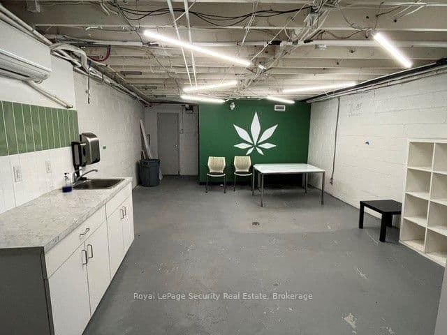 3205 Dufferin Street thumbnail 5