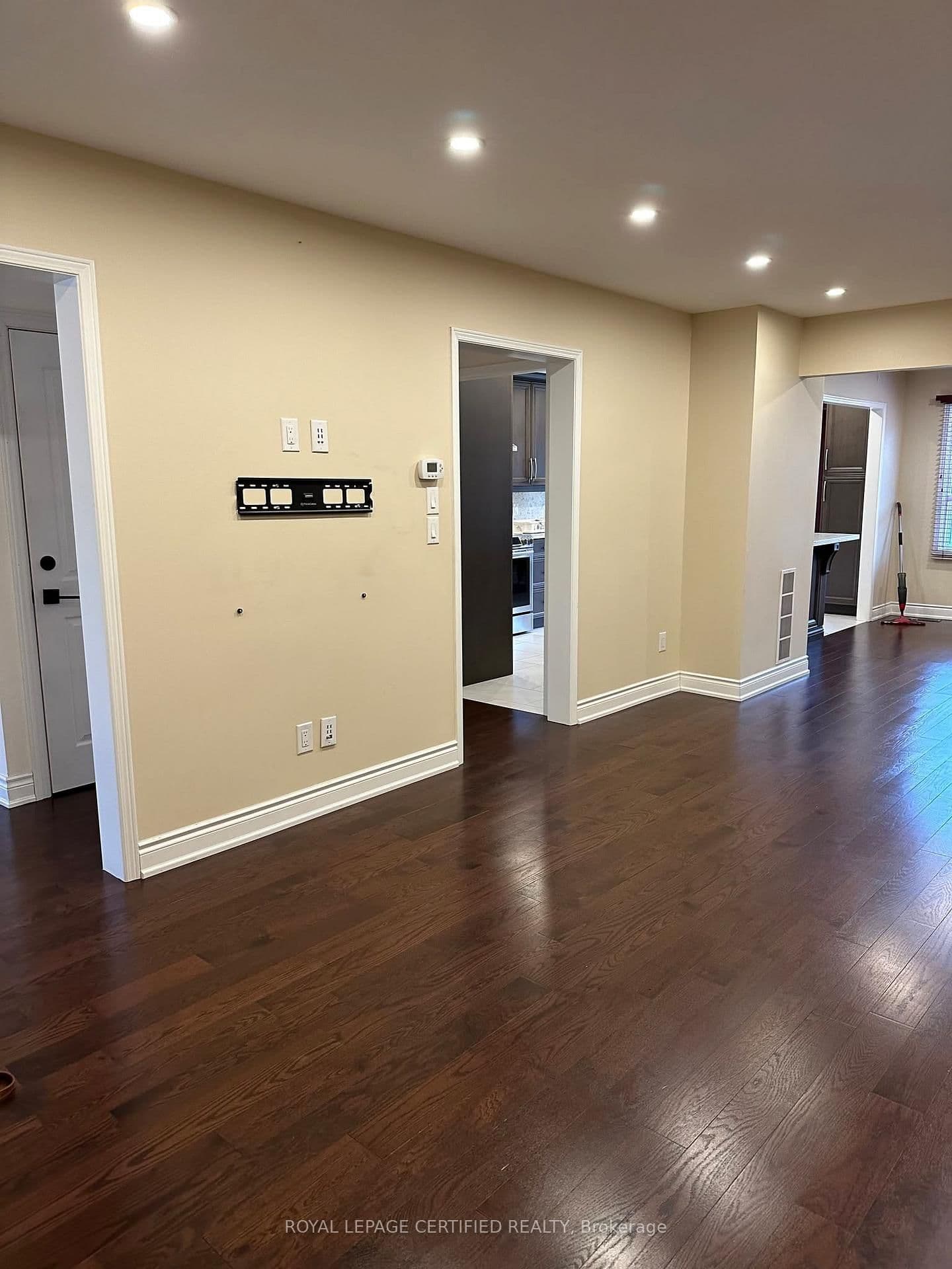 210 Ecclestone Drive, Unit Main thumbnail 24