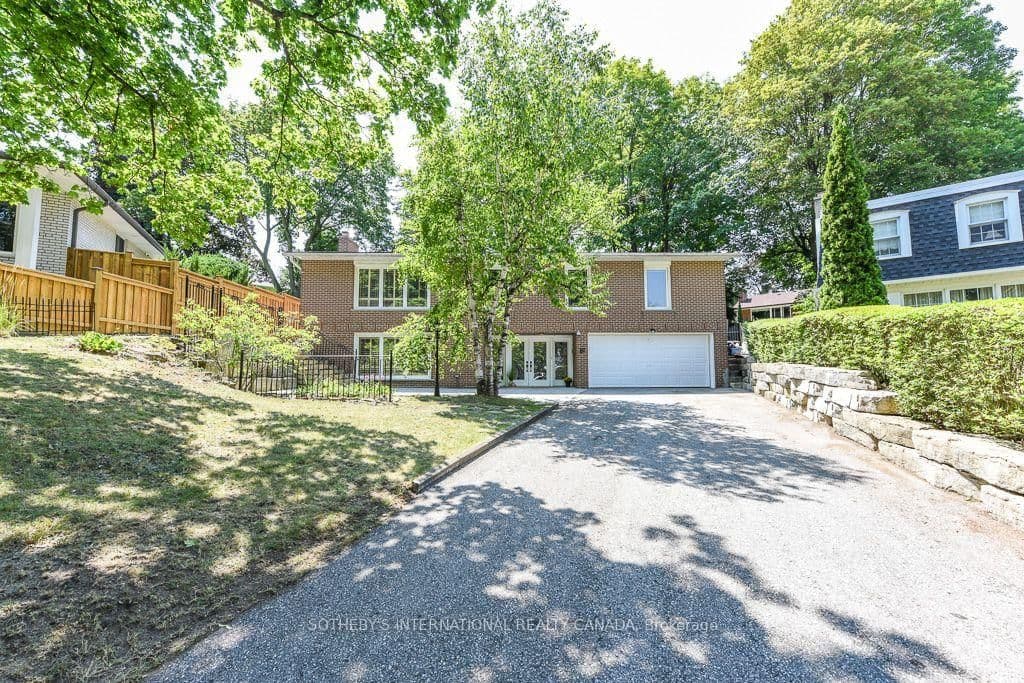 31 Queensborough Crescent - Image 1
