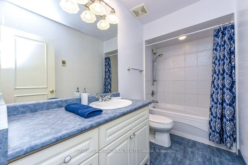 31 Queensborough Crescent thumbnail 32