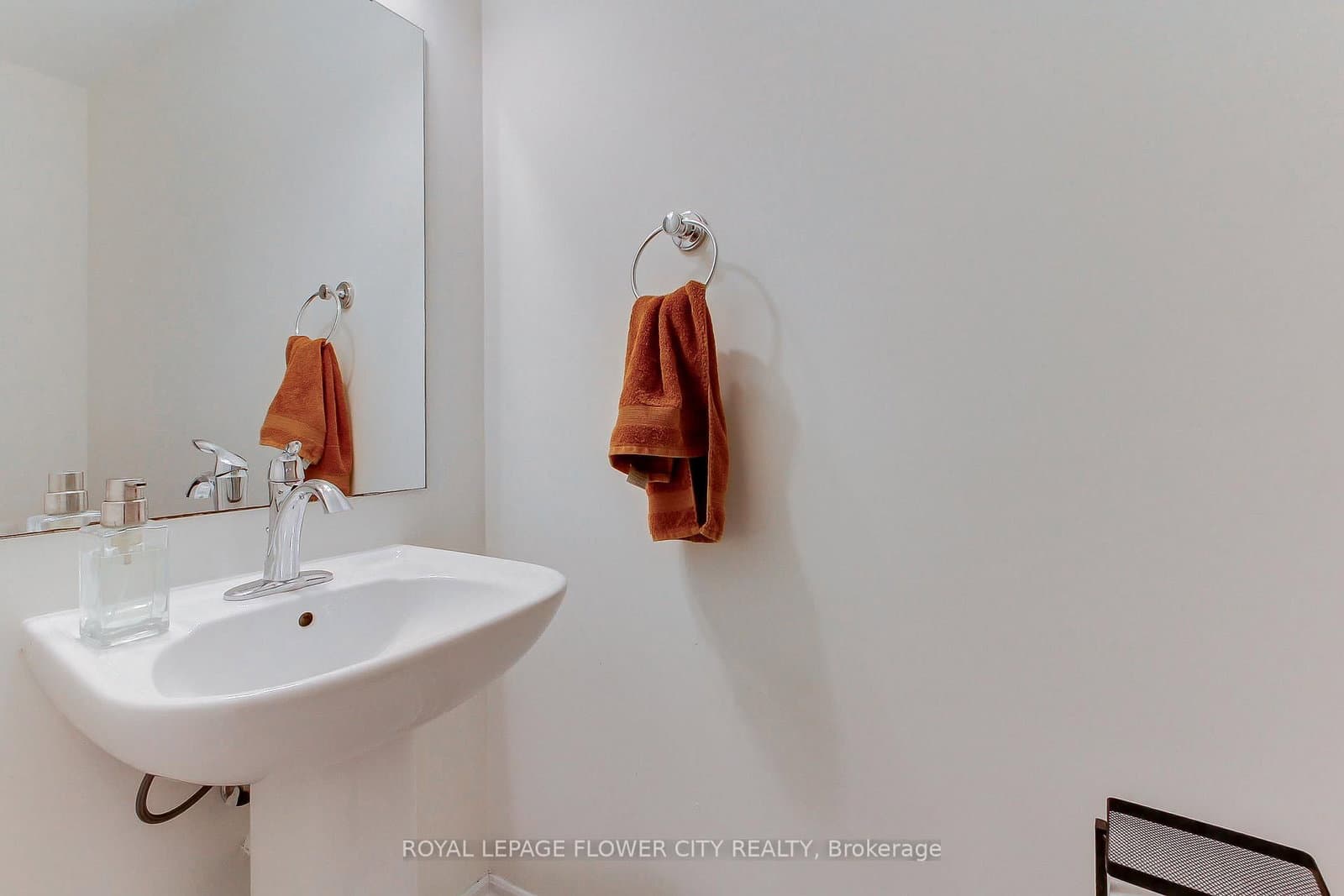 101 Huguenot Road thumbnail 15