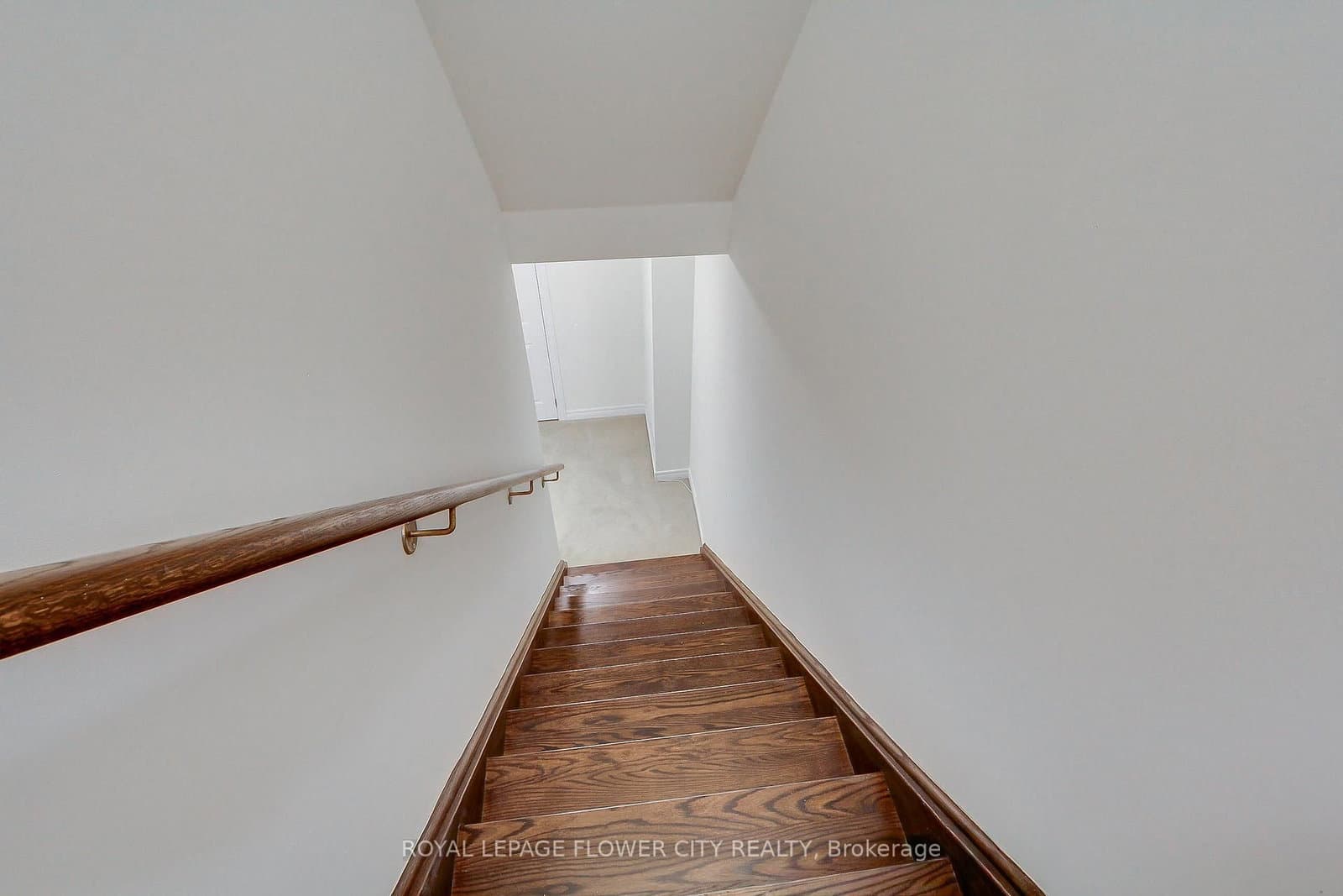 101 Huguenot Road thumbnail 16