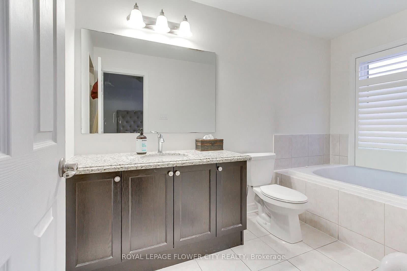 101 Huguenot Road thumbnail 22