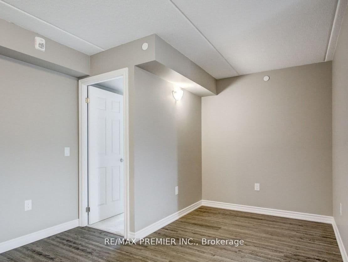 716 Main Street E, Unit 905 thumbnail 8