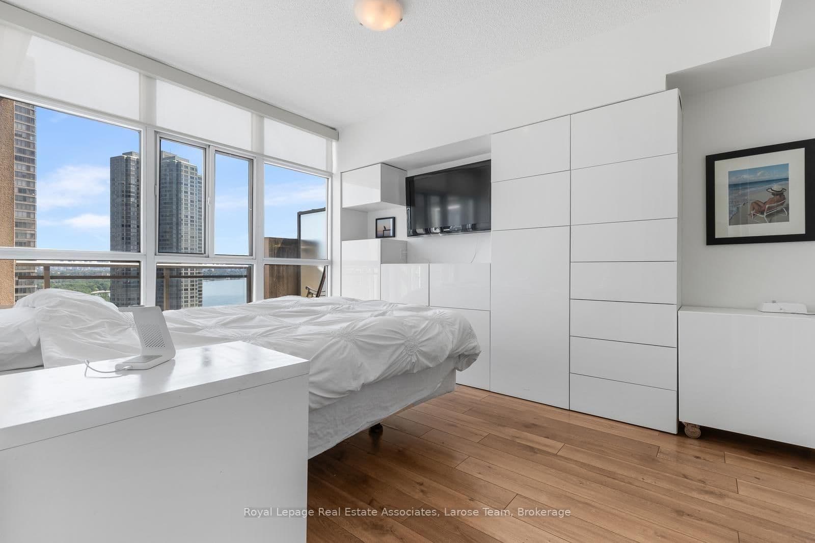 3 Marine Parade Drive, Unit 2101 thumbnail 19