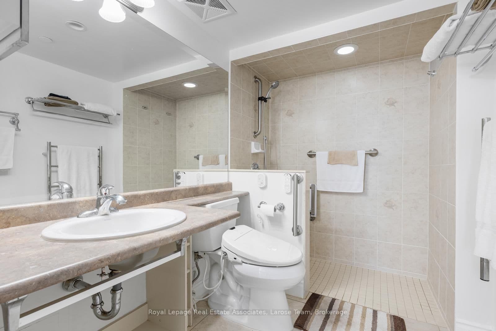 3 Marine Parade Drive, Unit 2101 thumbnail 20