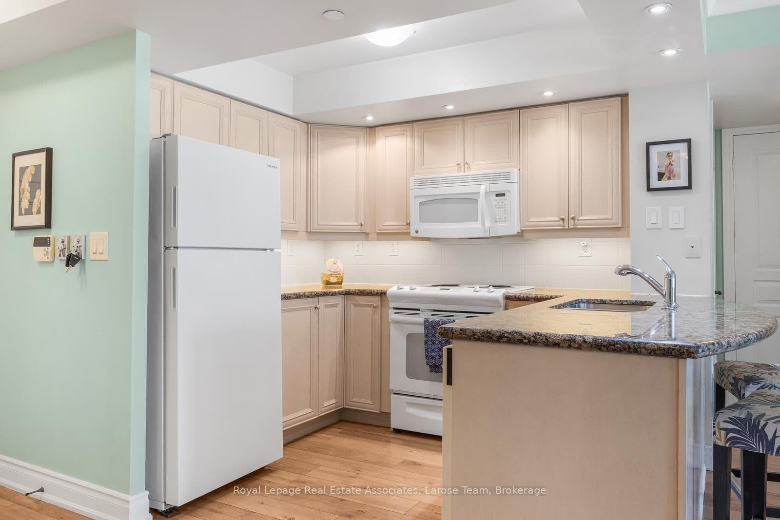 3 Marine Parade Drive, Unit 2101 thumbnail 6