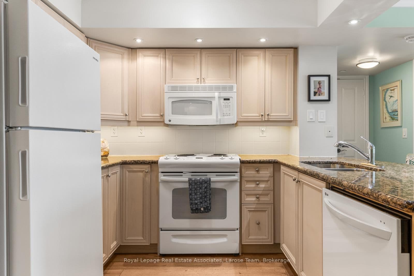 3 Marine Parade Drive, Unit 2101 thumbnail 7