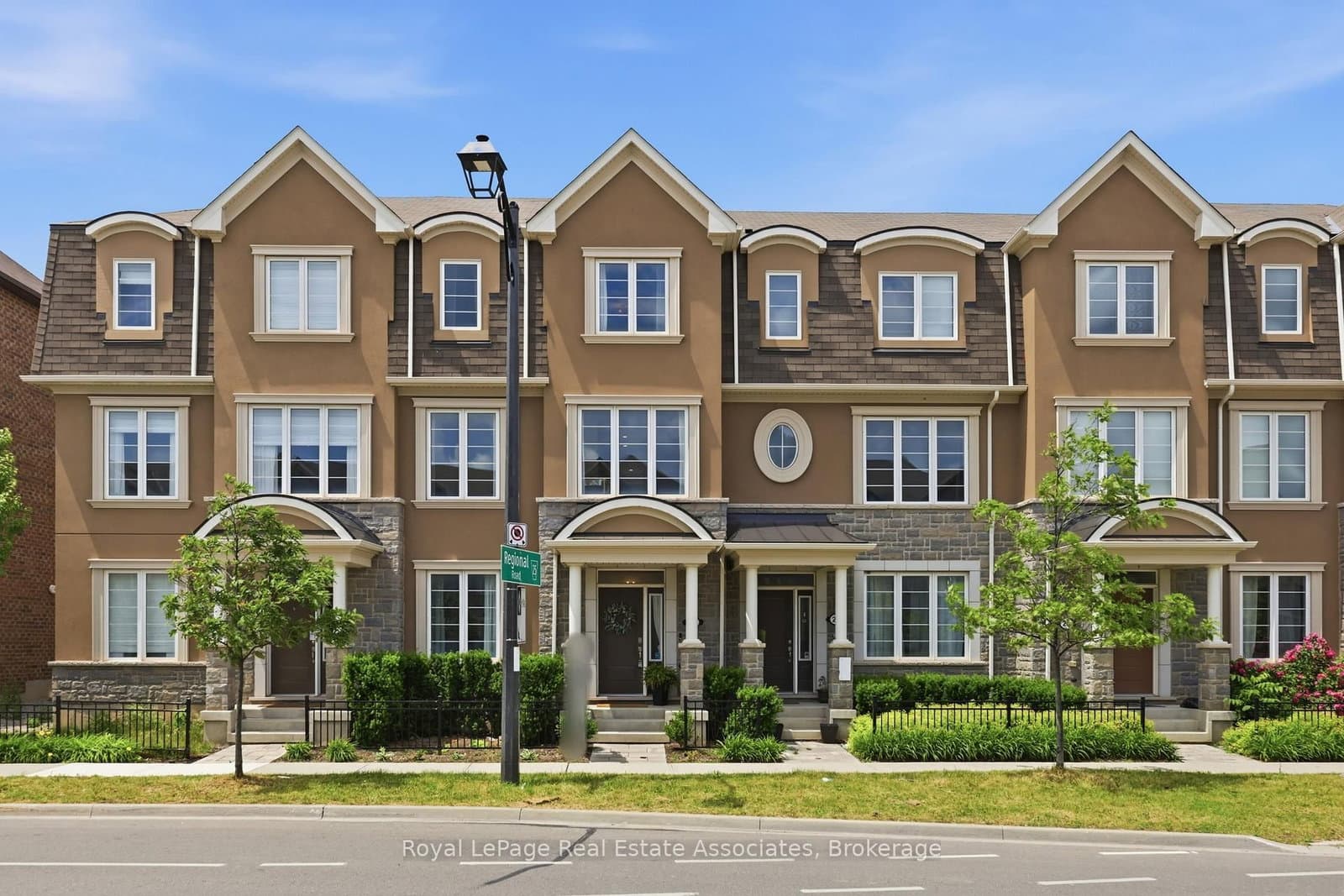 1222 Rose Way, Unit 27 thumbnail 3