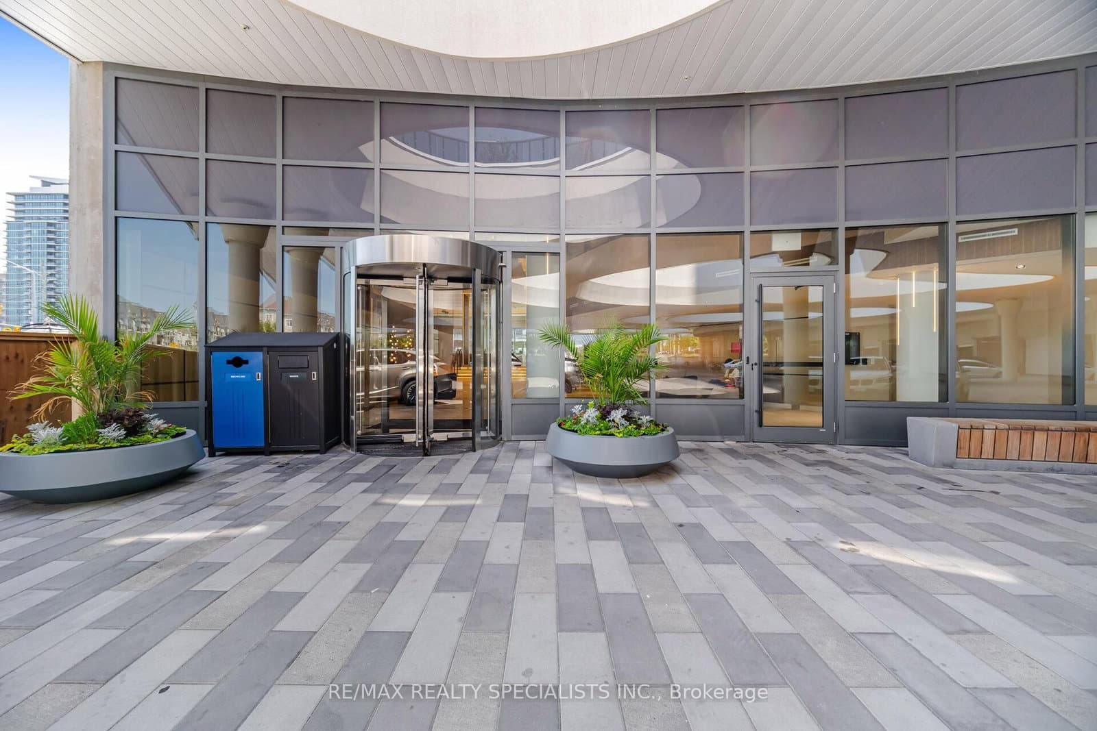 5105 Hurontario Street, Unit 308 thumbnail 2