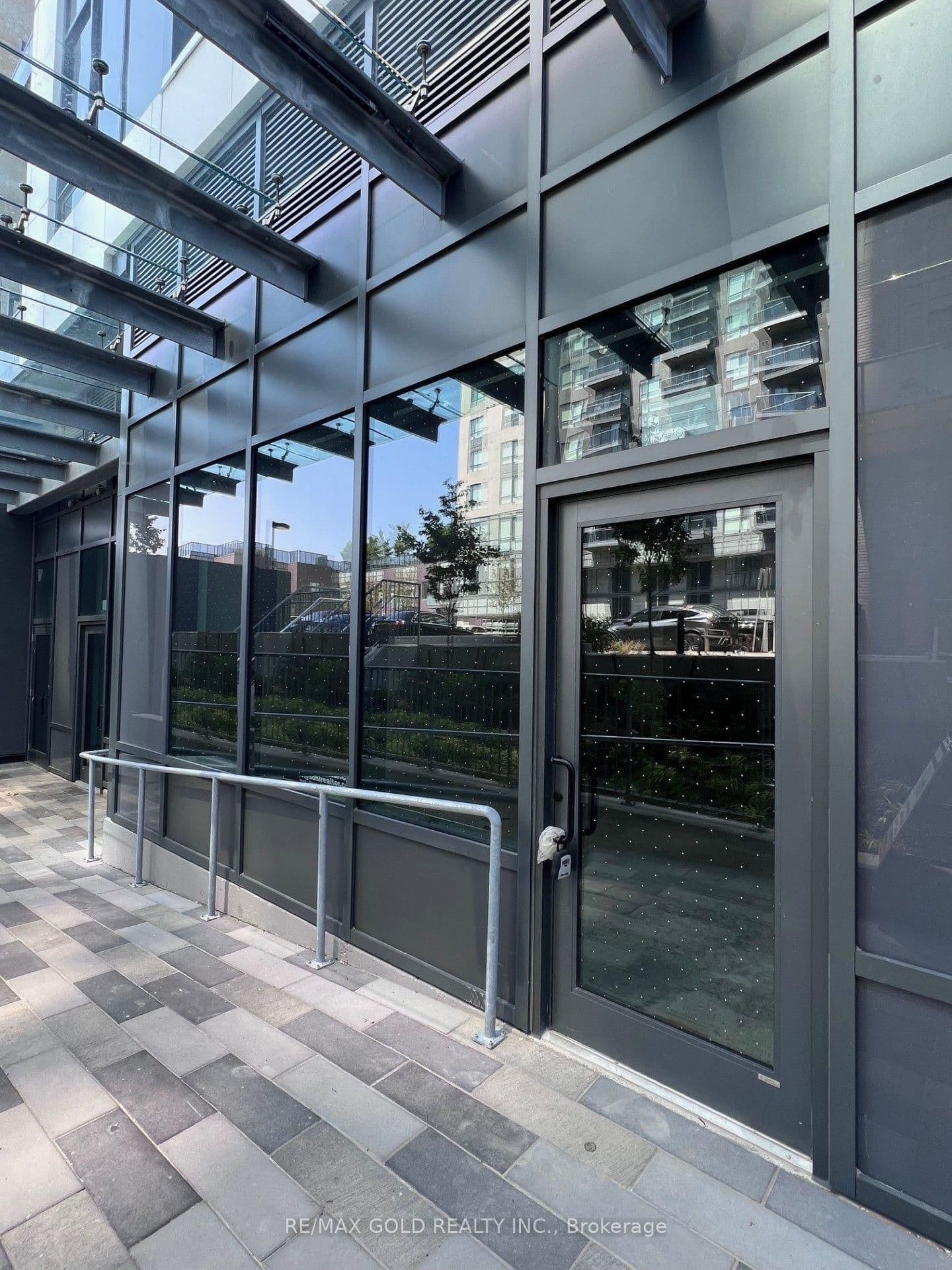 5105 Hurontario Street, Unit 8 thumbnail 2