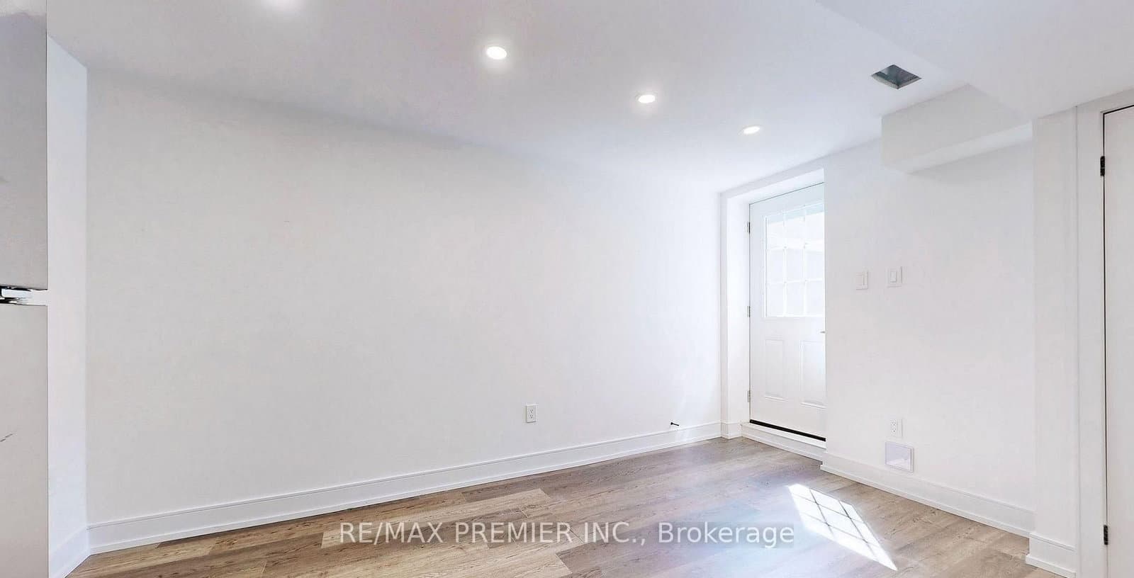 208 McRoberts Avenue W, Unit Lower thumbnail 10