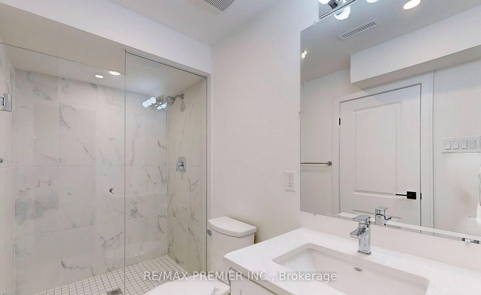 208 McRoberts Avenue W, Unit Lower thumbnail 12