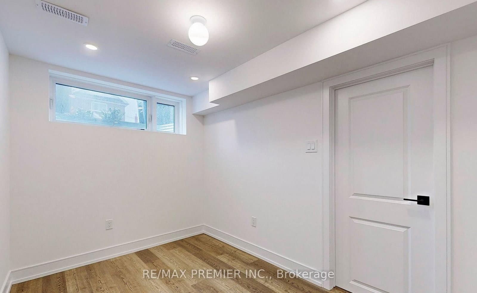 208 McRoberts Avenue W, Unit Lower thumbnail 16