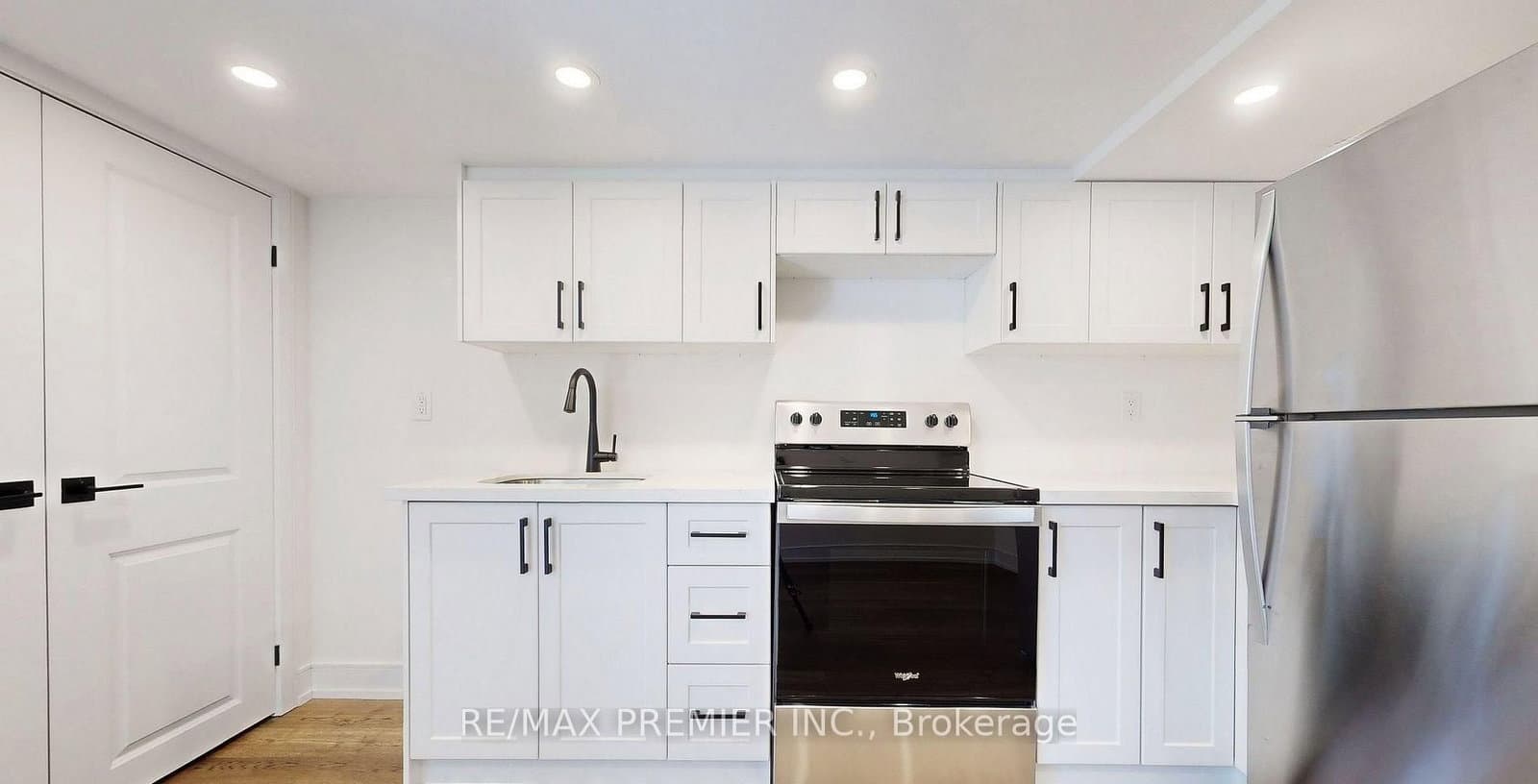 208 McRoberts Avenue W, Unit Lower thumbnail 4
