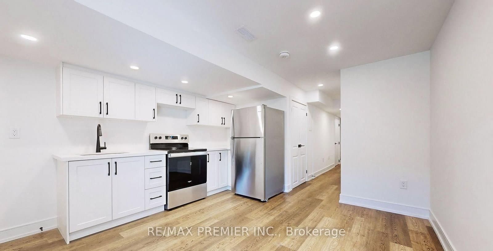 208 McRoberts Avenue W, Unit Lower thumbnail 5
