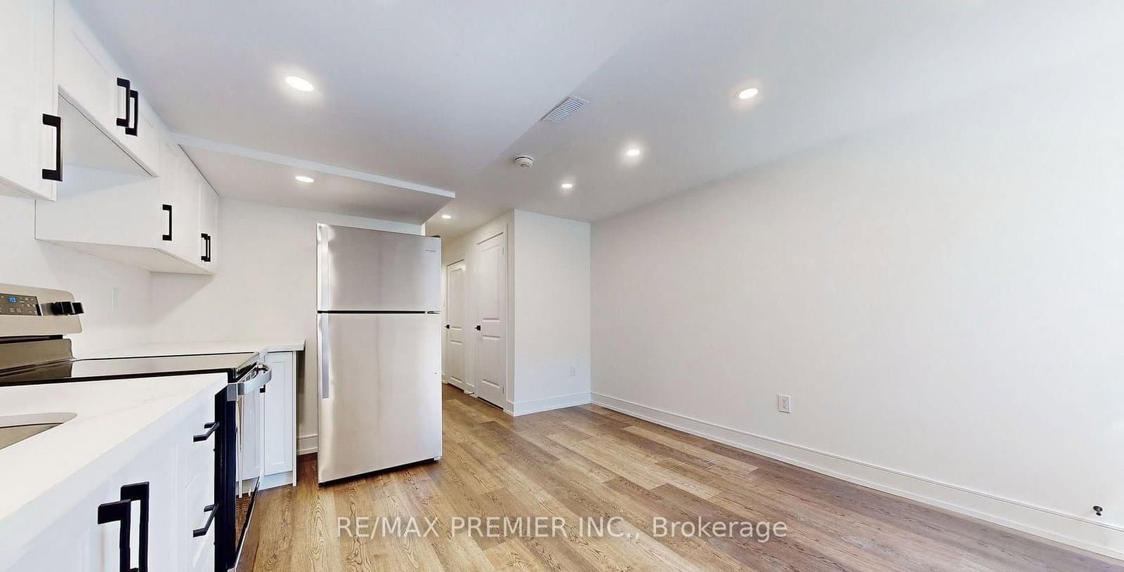 208 McRoberts Avenue W, Unit Lower thumbnail 7