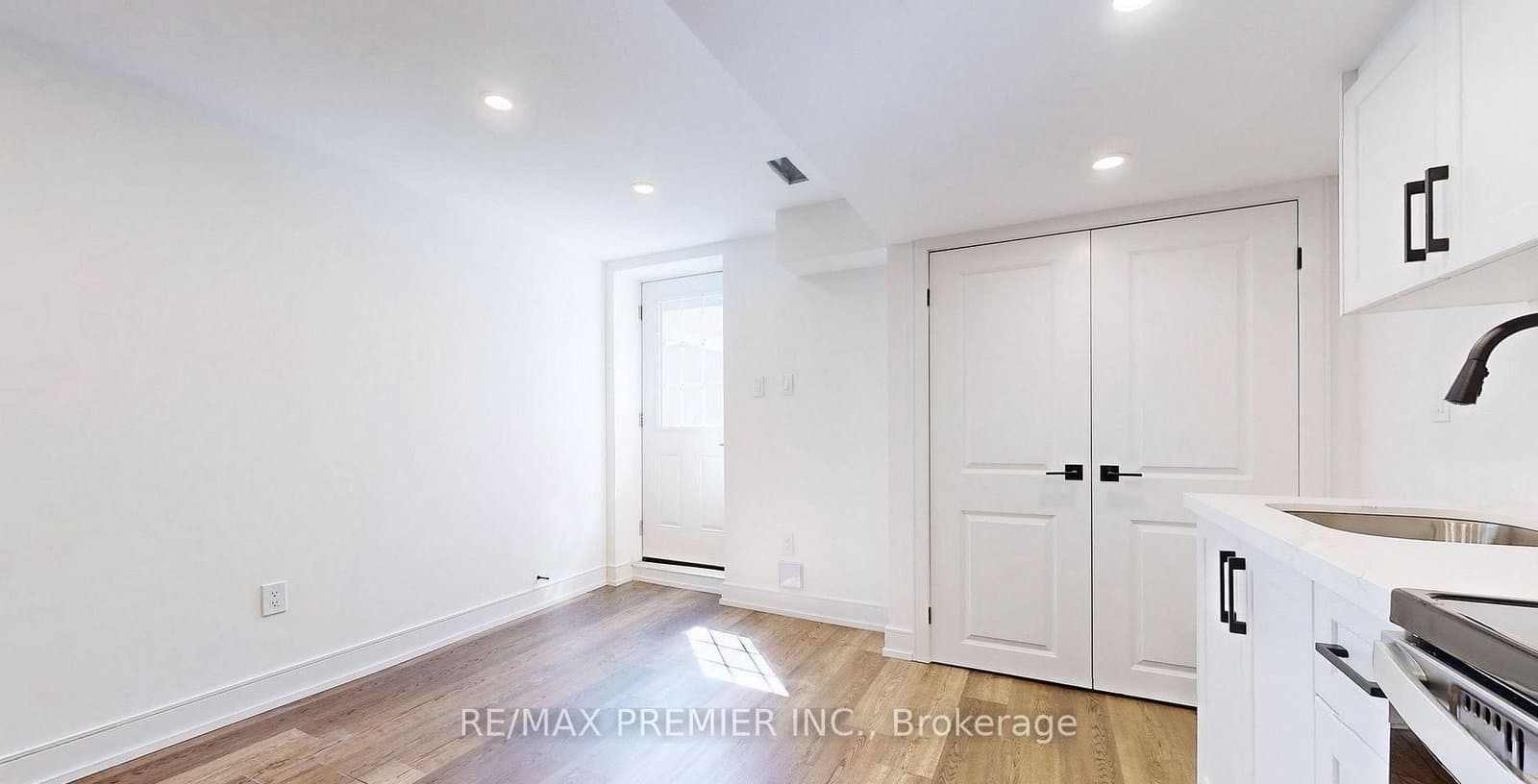 208 McRoberts Avenue W, Unit Lower thumbnail 9