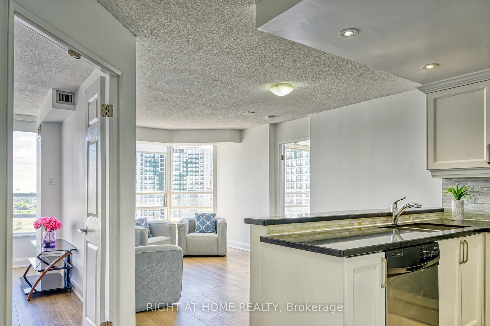 50 Kingsbridge Garden Circle, Unit 1408 thumbnail 4