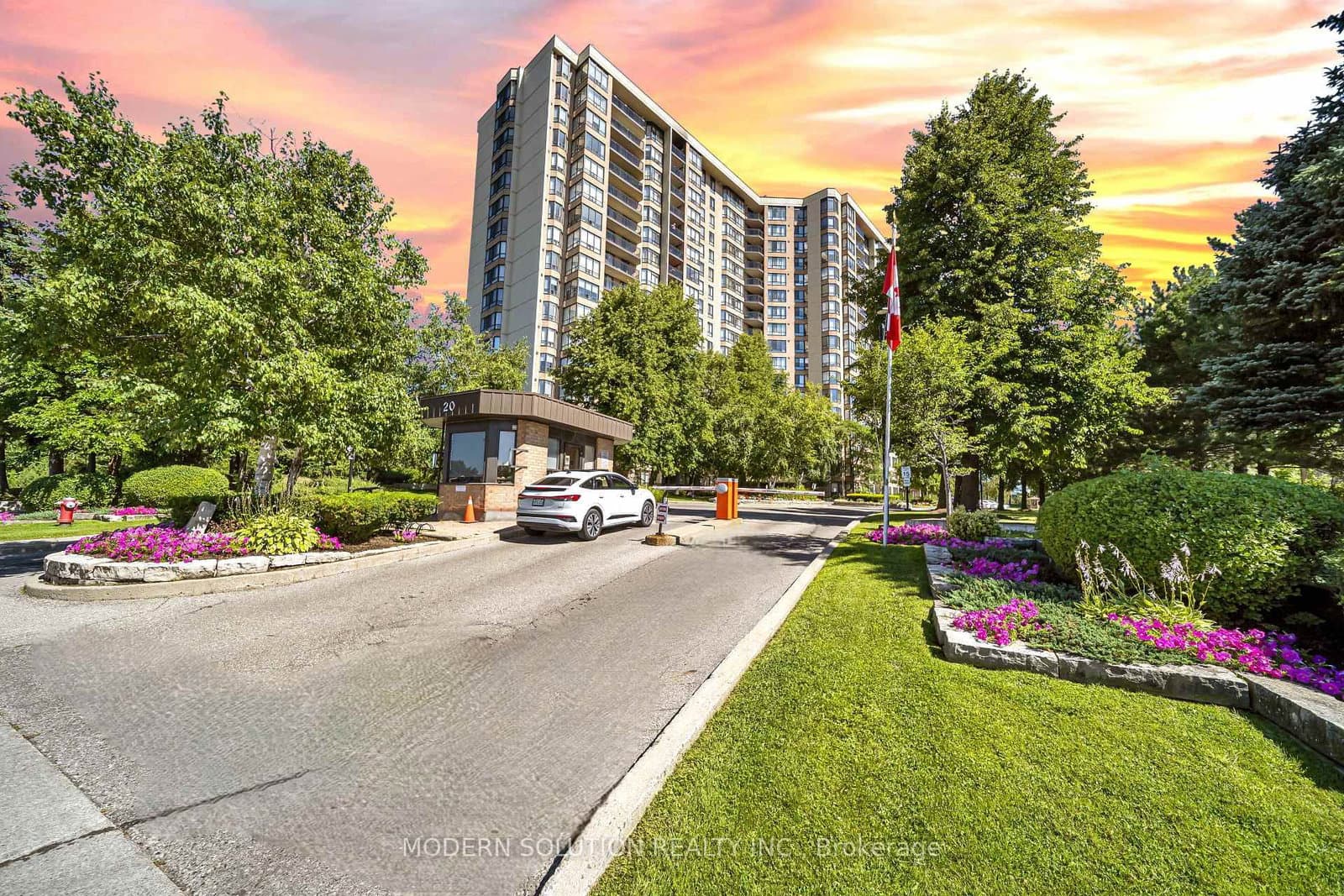 20 Cherrytree Drive, Unit 501 thumbnail 4