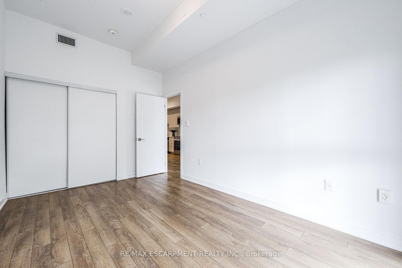 2433 Dufferin Street, Unit 112 thumbnail 19
