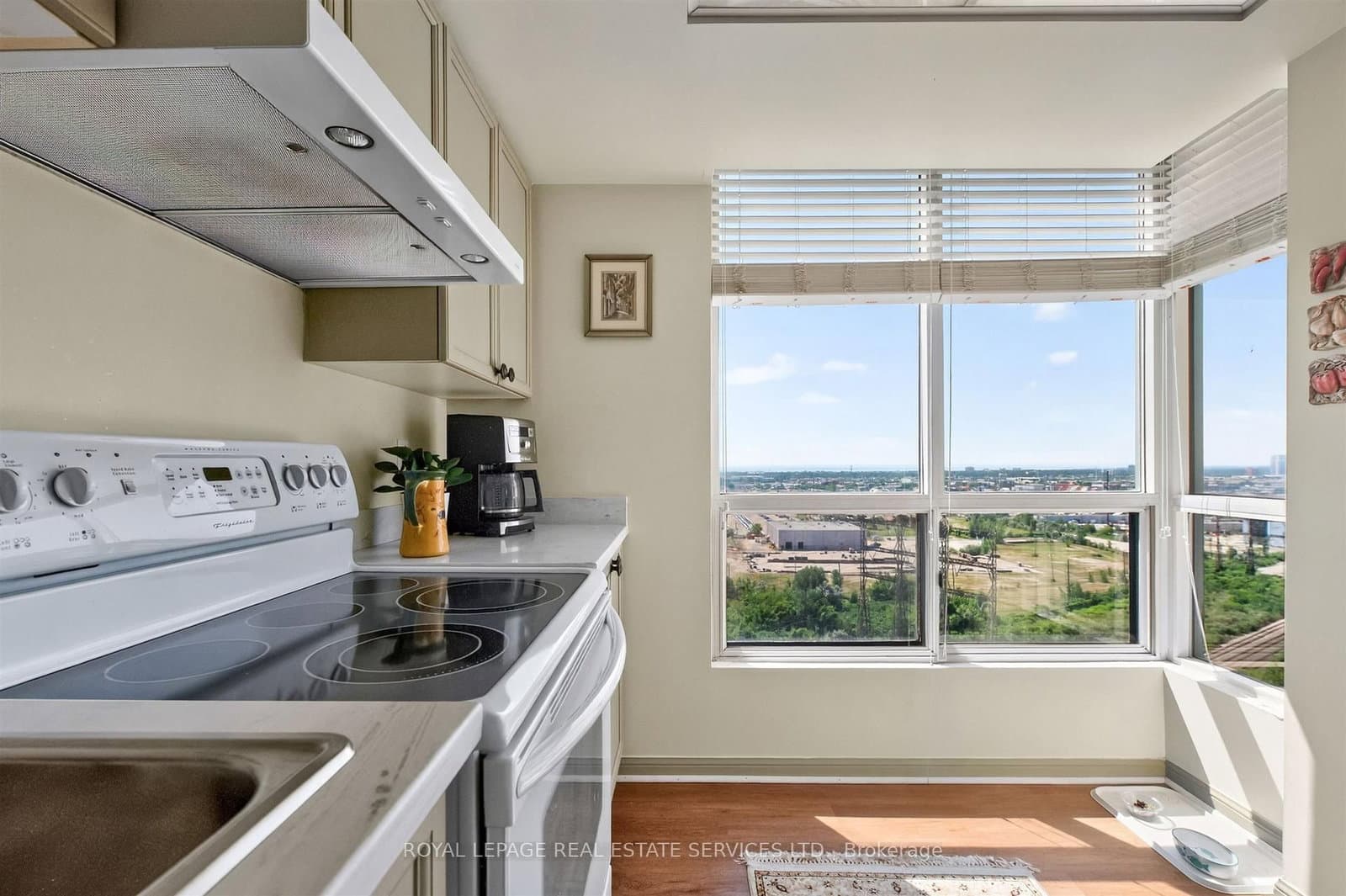 101 Subway Crescent, Unit 1711 thumbnail 12