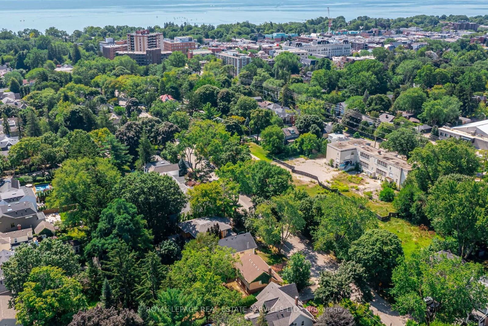235 Douglas Avenue thumbnail 17