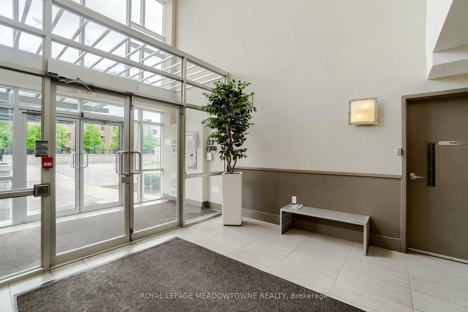 570 Lolita Gardens, Unit 119 thumbnail 5