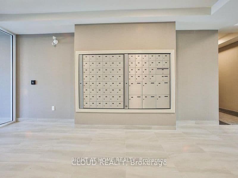 58 SKY HARBOUR Drive, Unit 410 thumbnail 8