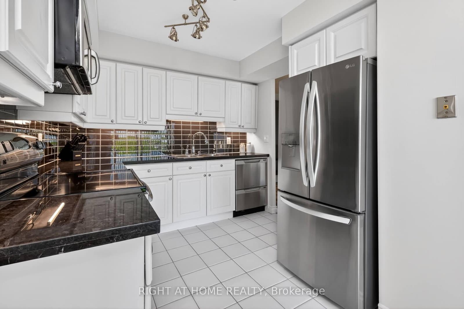 1 Palace Pier Court, Unit 607 thumbnail 20