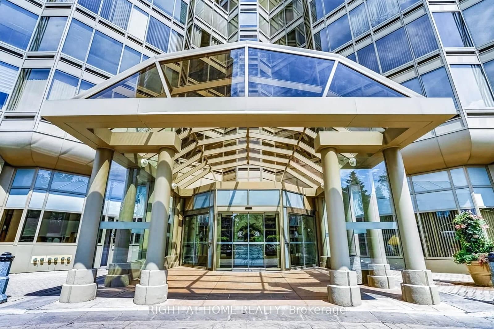 1 Palace Pier Court, Unit 607 thumbnail 3