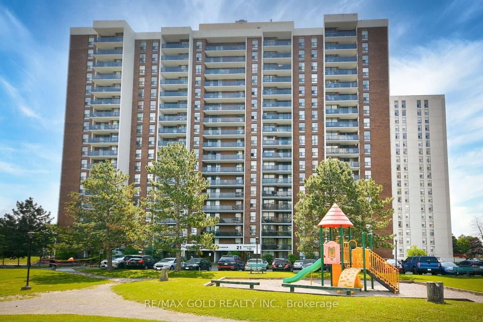 21 Knightsbridge Road, Unit 407 - Image 1