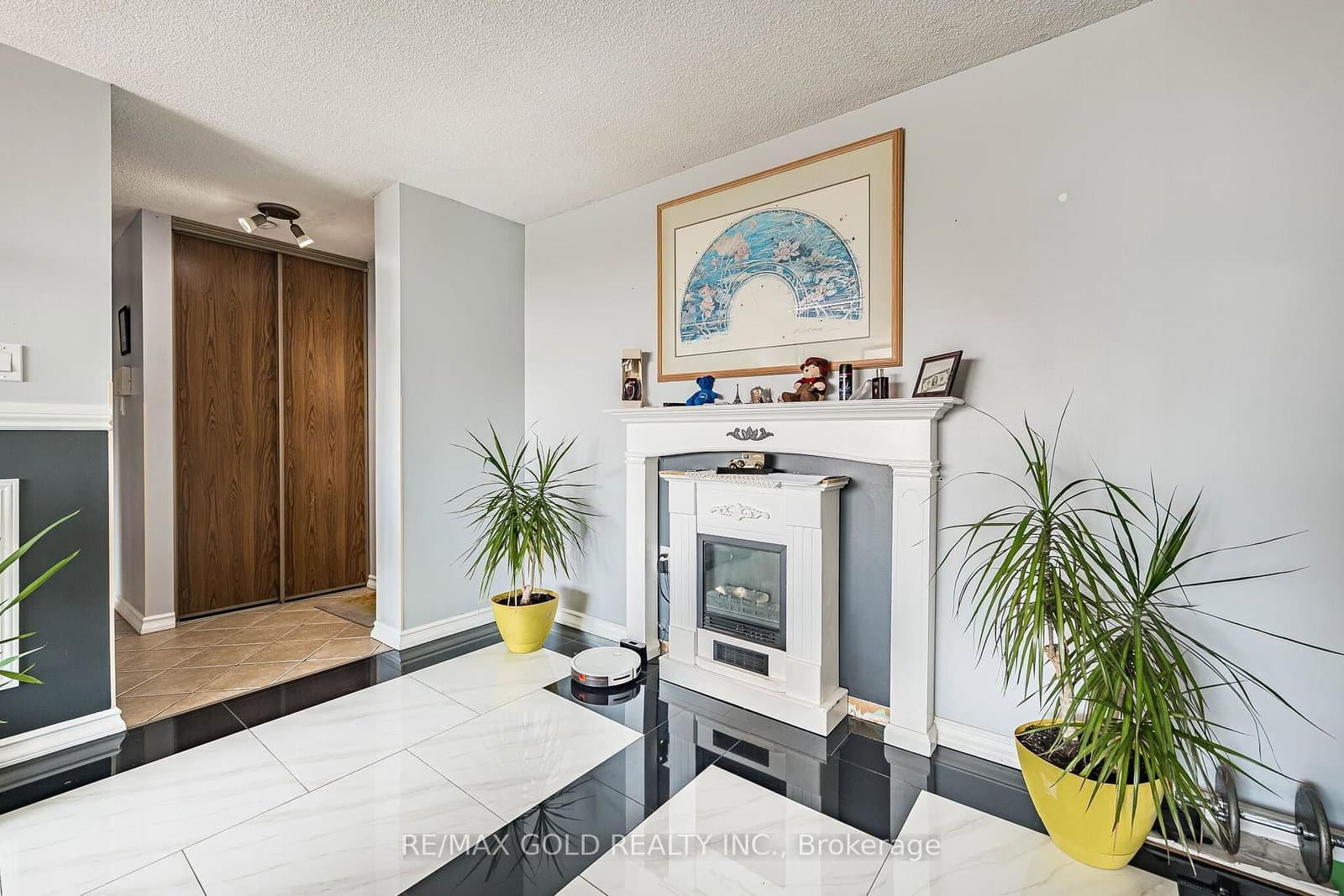 21 Knightsbridge Road, Unit 407 thumbnail 17