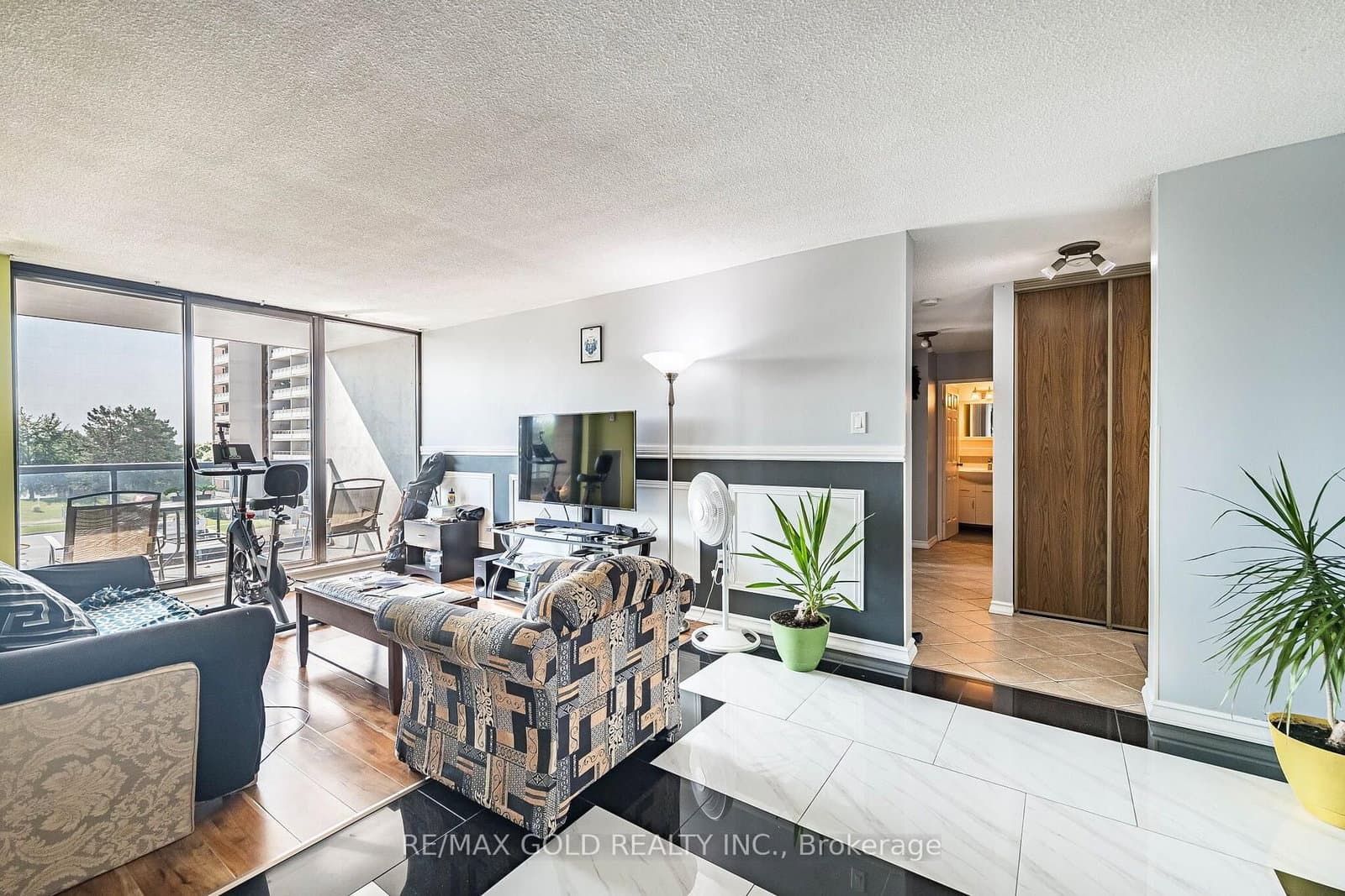 21 Knightsbridge Road, Unit 407 thumbnail 18