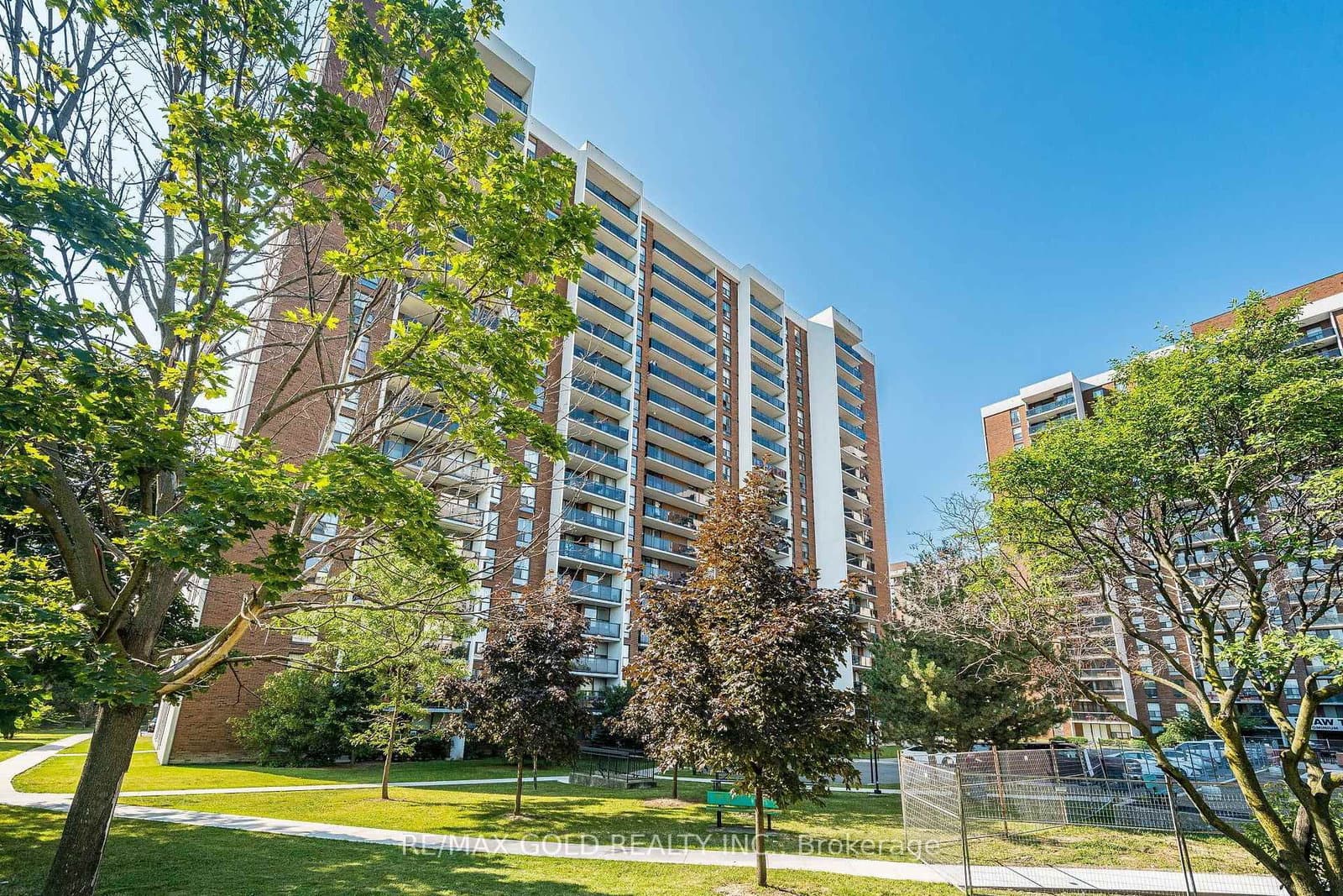 21 Knightsbridge Road, Unit 407 thumbnail 2